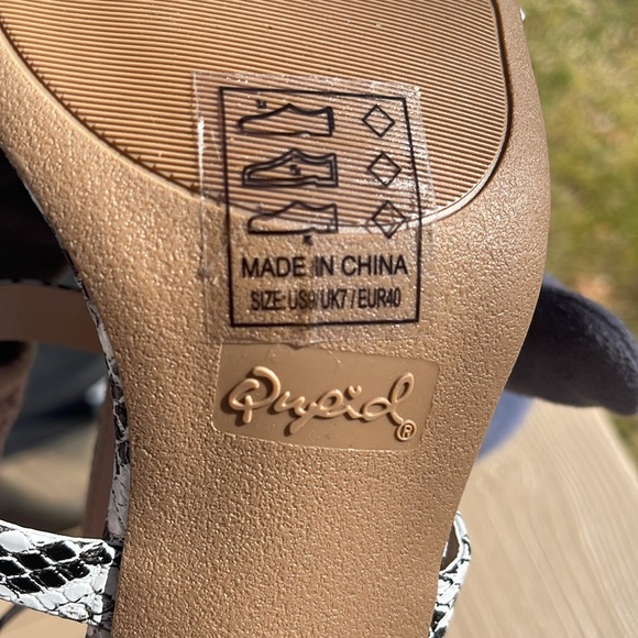 snakeskin like healed sandal by QUPID size 9. Never worn. - Picture 5 of 6